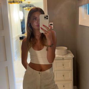 Meet your Posher, Claire